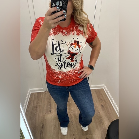 Source Unknown Tops - NWT red bleached let it snow snowman graphic tee size large